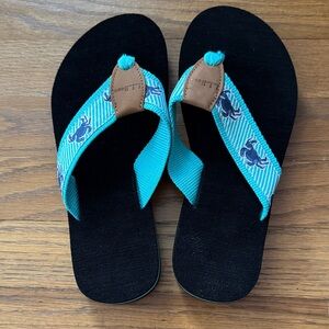 🐠 L.L.Bean turquoise crab design flip flops. Size 7M.